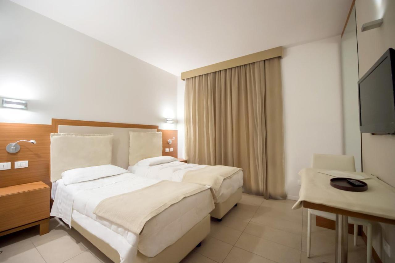 Main Palace Hotel Roccalumera Esterno foto
