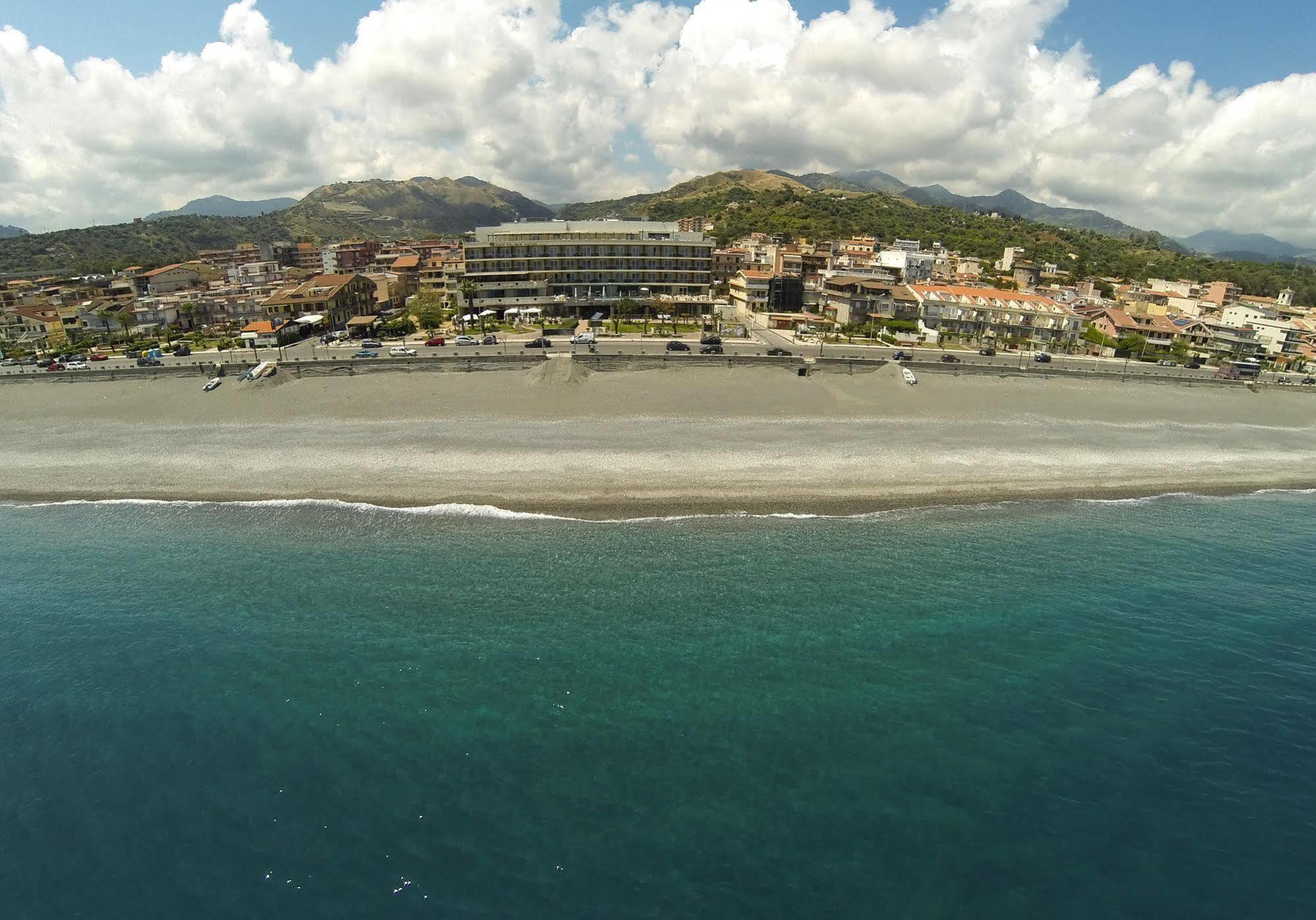 Main Palace Hotel Roccalumera Esterno foto